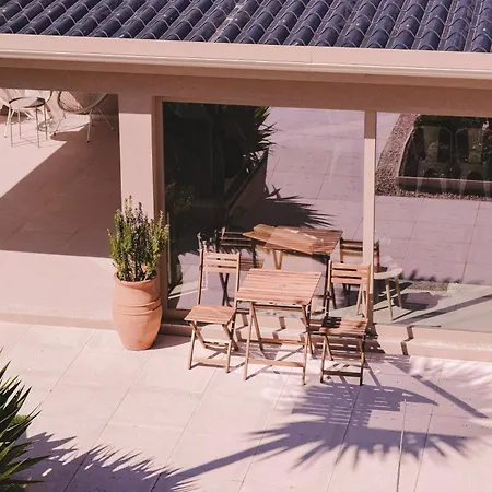 Casa Pacata, Beachside Escape * 拉布鲁吉